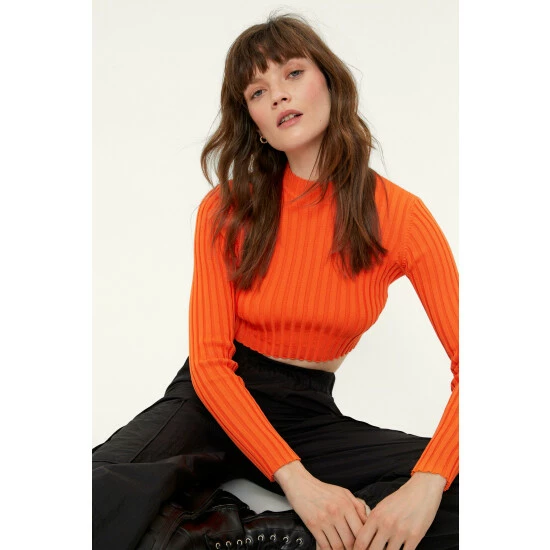 NastyGal Ribbed Knitted Crew Neck Cropped Sweater For Female - Image 7