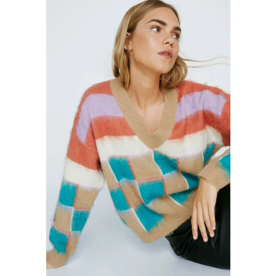 NastyGal Check Print V-Neck Knitted Sweater For Female - Image 5