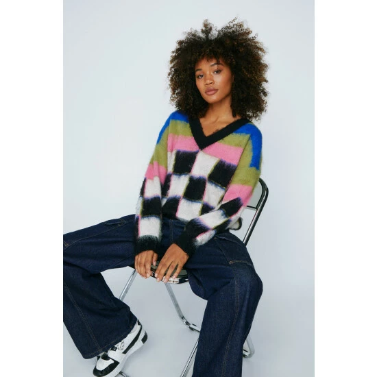 NastyGal Check Print V-Neck Knitted Sweater For Female - Image 6